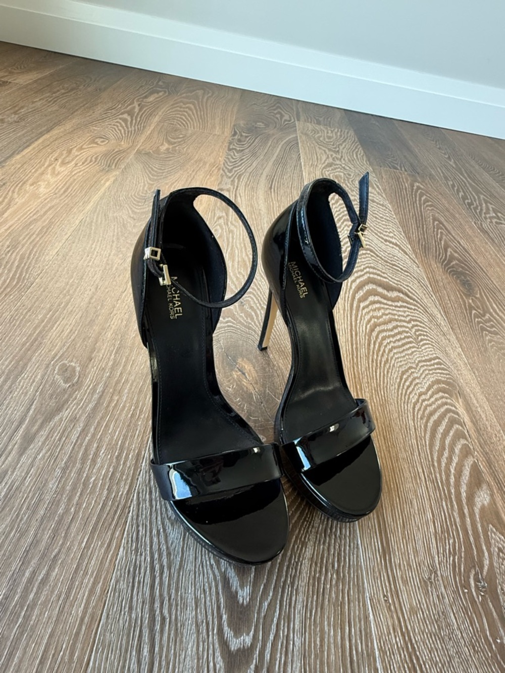 MICHAEL KORS Jordyn Platform Sandals